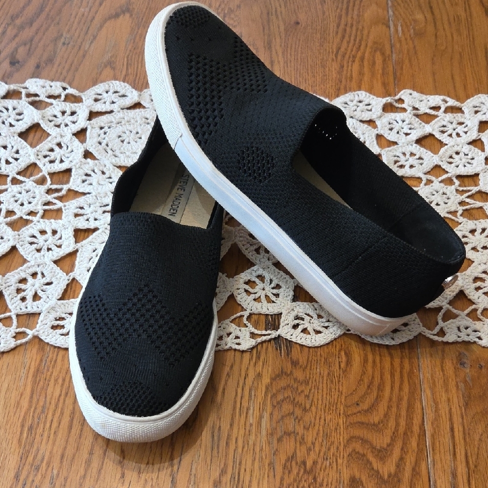 Steve Madden Black Casual Sneakers. D